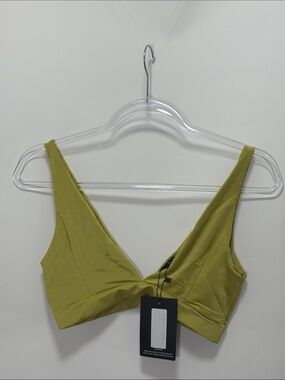 PrettyLittleThing Olive Green V-Neck Crop Top